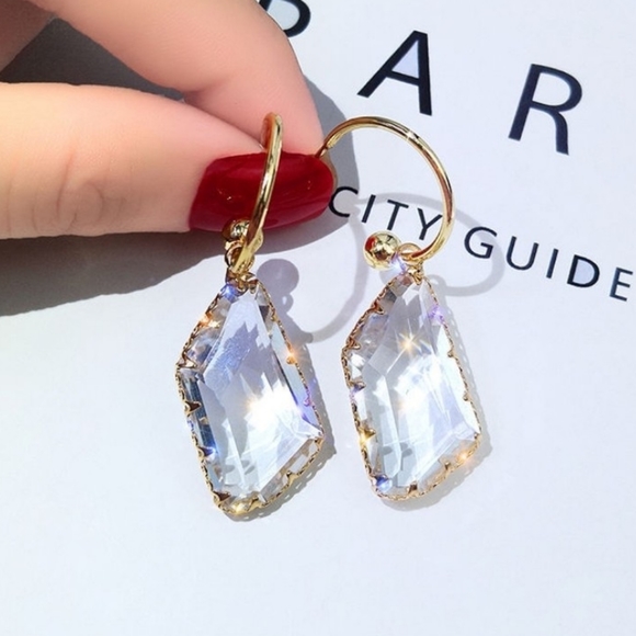 NEW Lovely Crystal Earrings - Picture 5 of 5